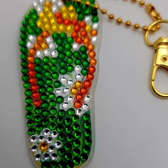 White Flowers Summer Beaded Flip-flops Sandal Keychain - Picture 2 of 2